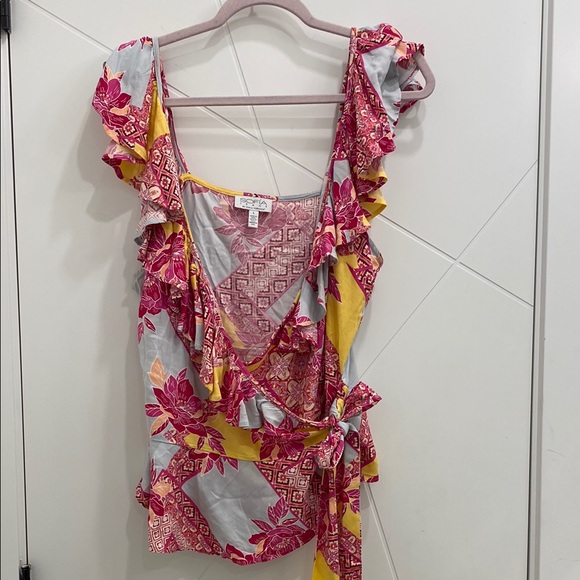 💥 Floral Peplum Wrap Top with Pink and Yellow Accents Women’s Large - Picture 13 of 14